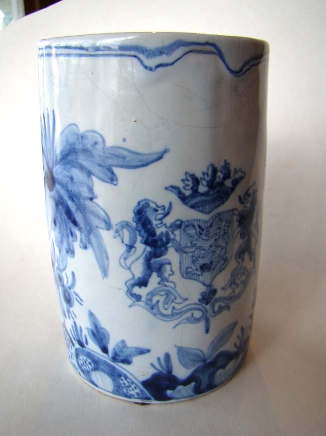 An 18th century Dutch delft mug featuring the Royal coat-of-arms of the Netherlands circa 1770 — image 5